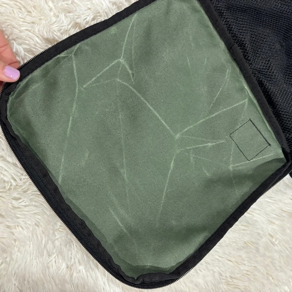 REI Hanging Toiletry Bag Hunter Green 13
